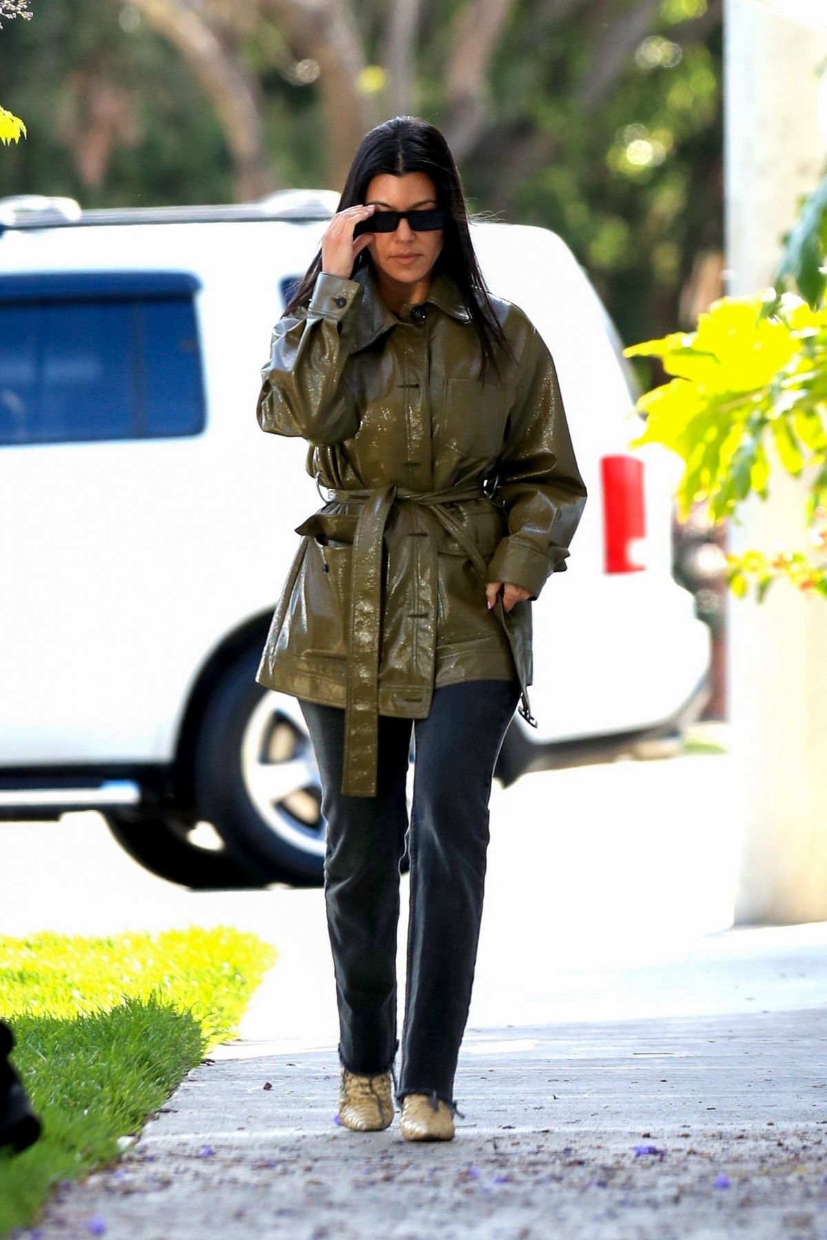 kourtney-kardashian-out-and-about-in-west-hollywood-05-25-2019-2.jpg