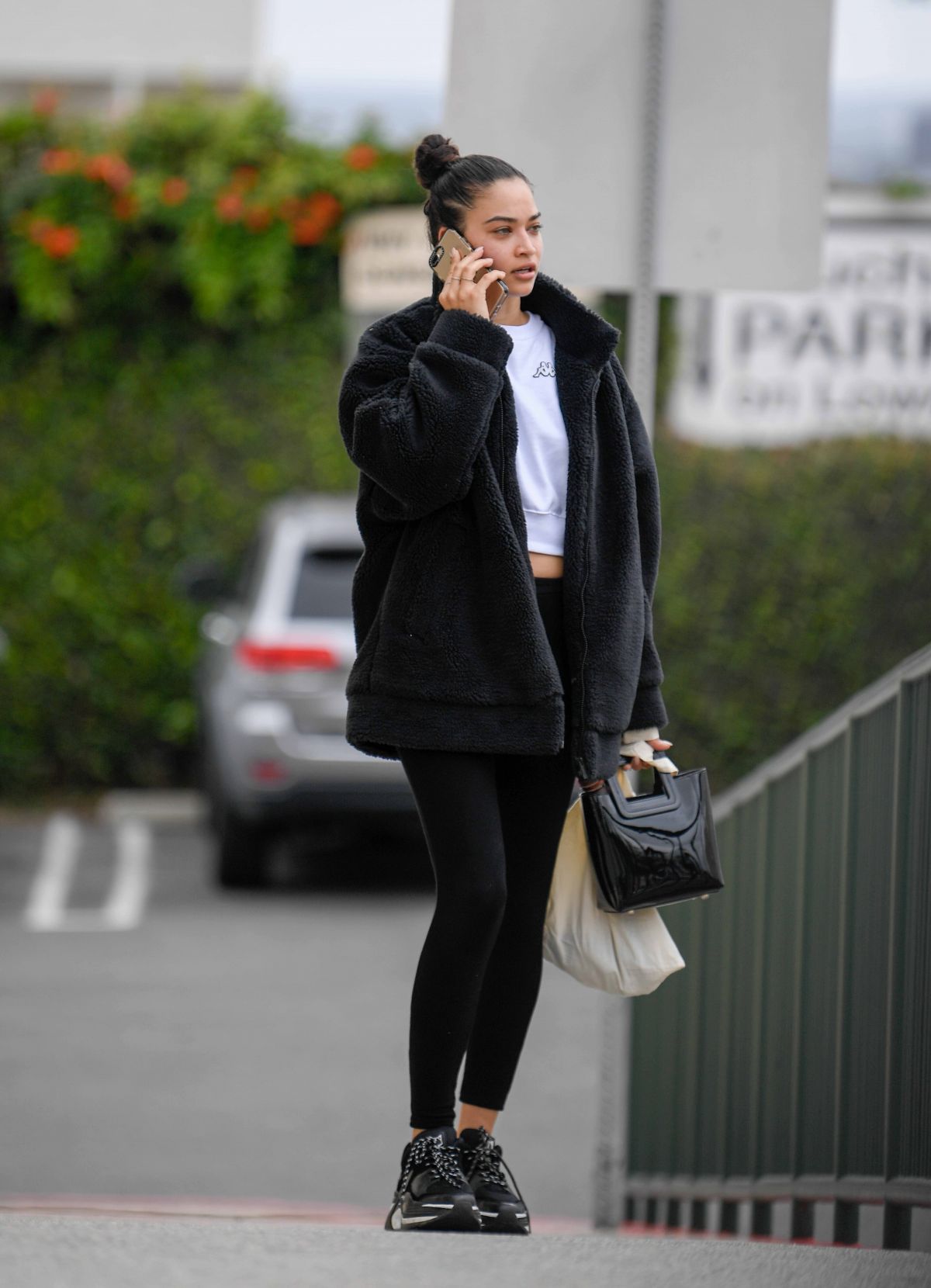 shanina-shaik-leaves-yoga-class-in-los-angeles-05-02-2019-2.jpg