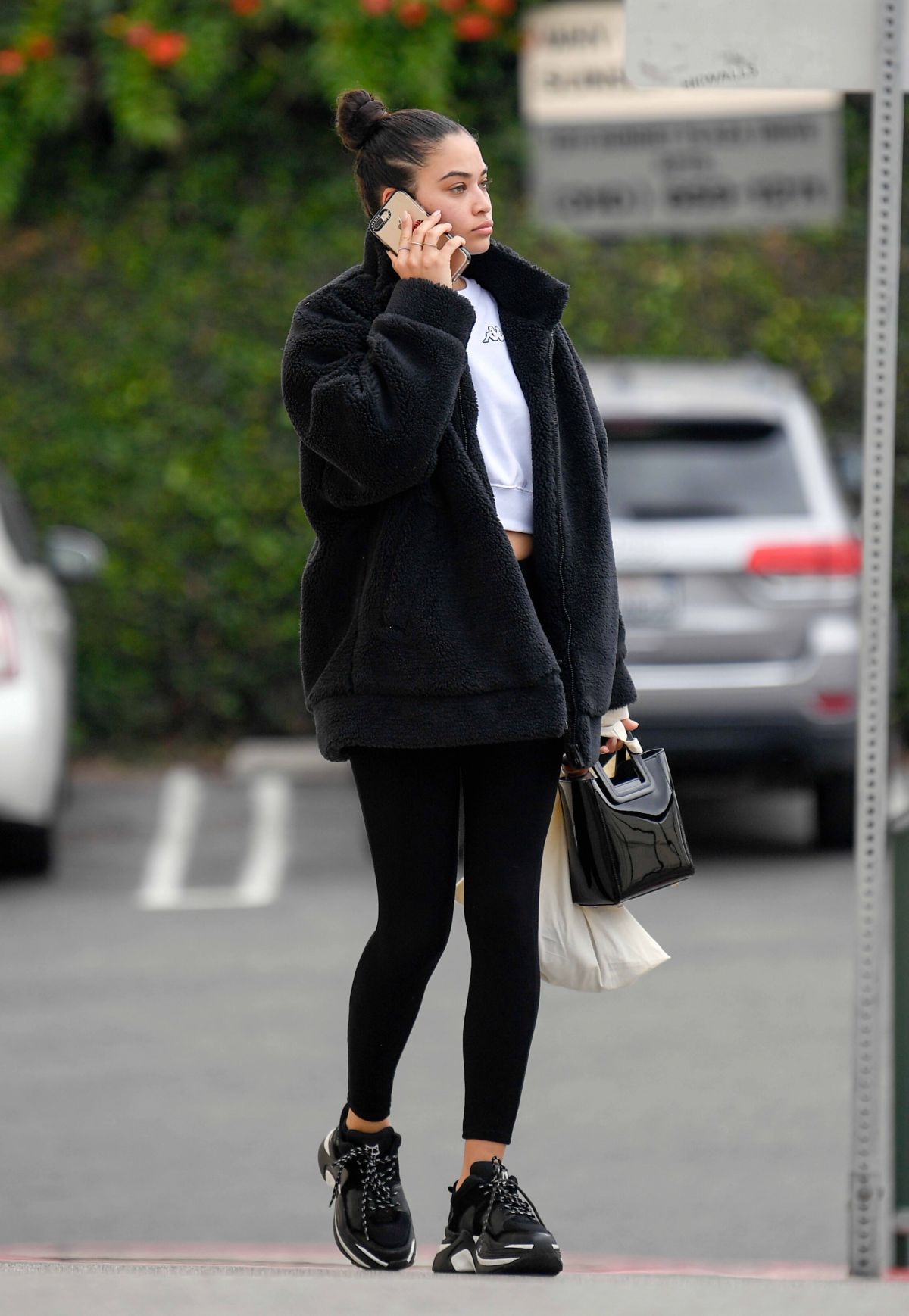 shanina-shaik-leaves-yoga-class-in-los-angeles-05-02-2019-4.jpg