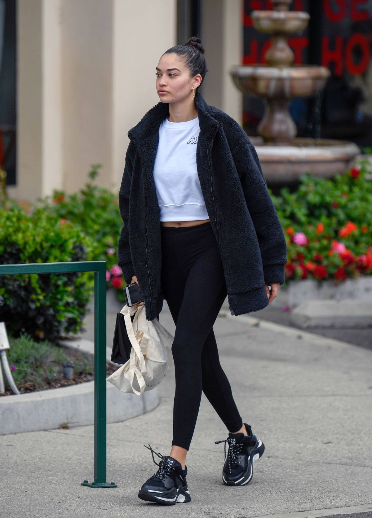 shanina-shaik-leaves-yoga-class-in-los-angeles-05-02-2019-7.jpg