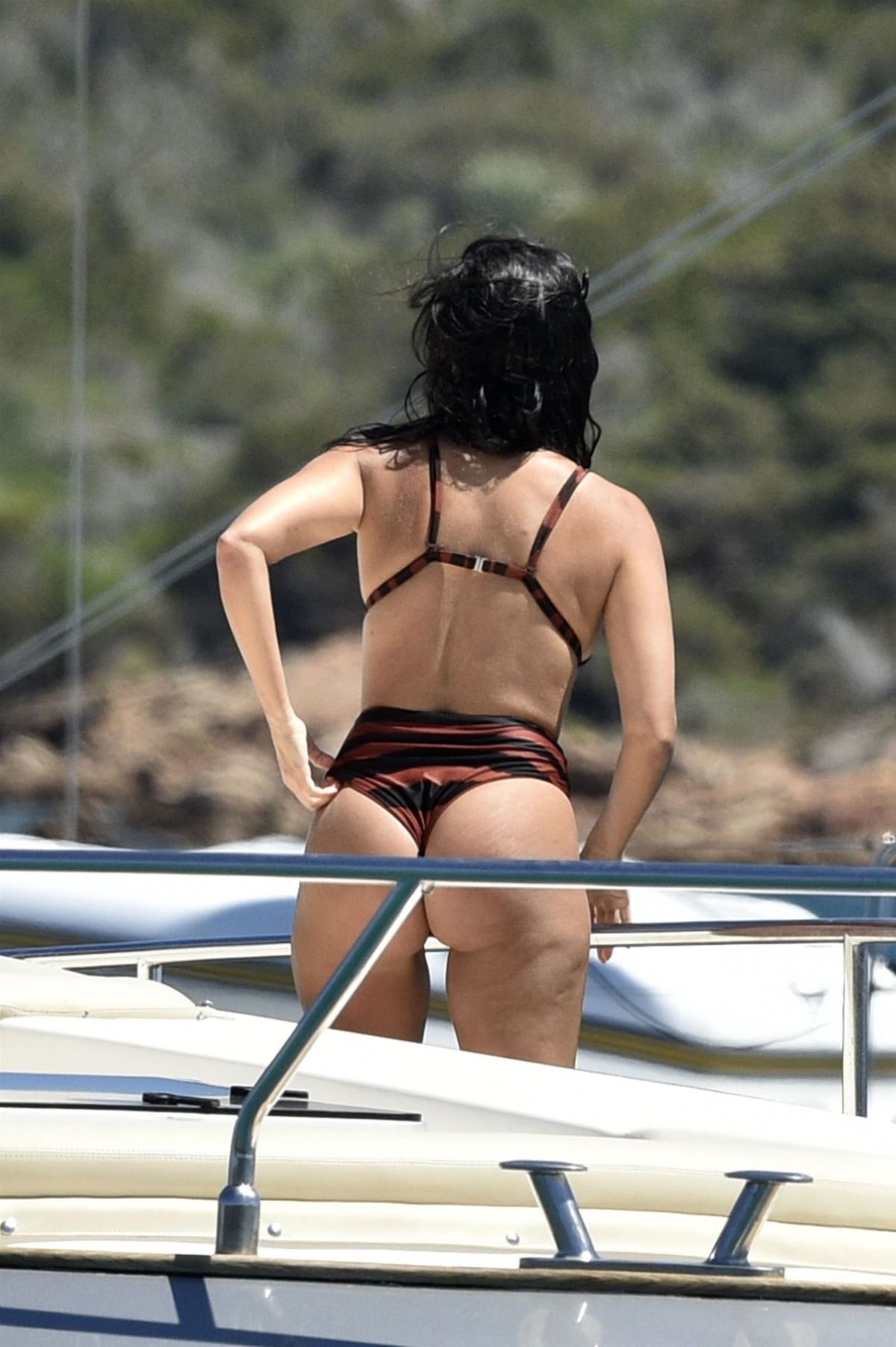 kourtney-kardashian-in-bikini-a-yacht-in-sardinia-07-30-2019-1.jpg