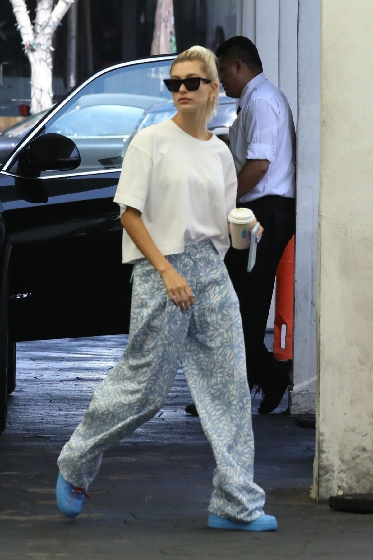 HAILEY and Justin BIEBER Leaves Dermatologist in Beverly Hills 08/06 ...