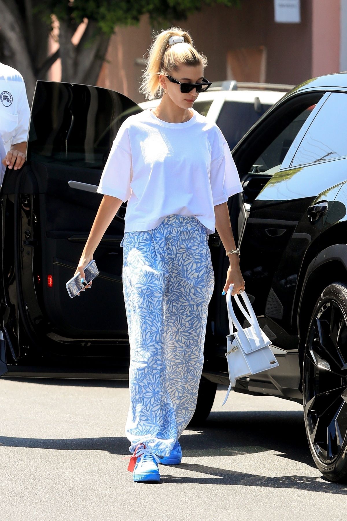 Hailey Bieber Arrives At Nine Zero One Hair Salon In West Hollywood 08 06 19 Hawtcelebs