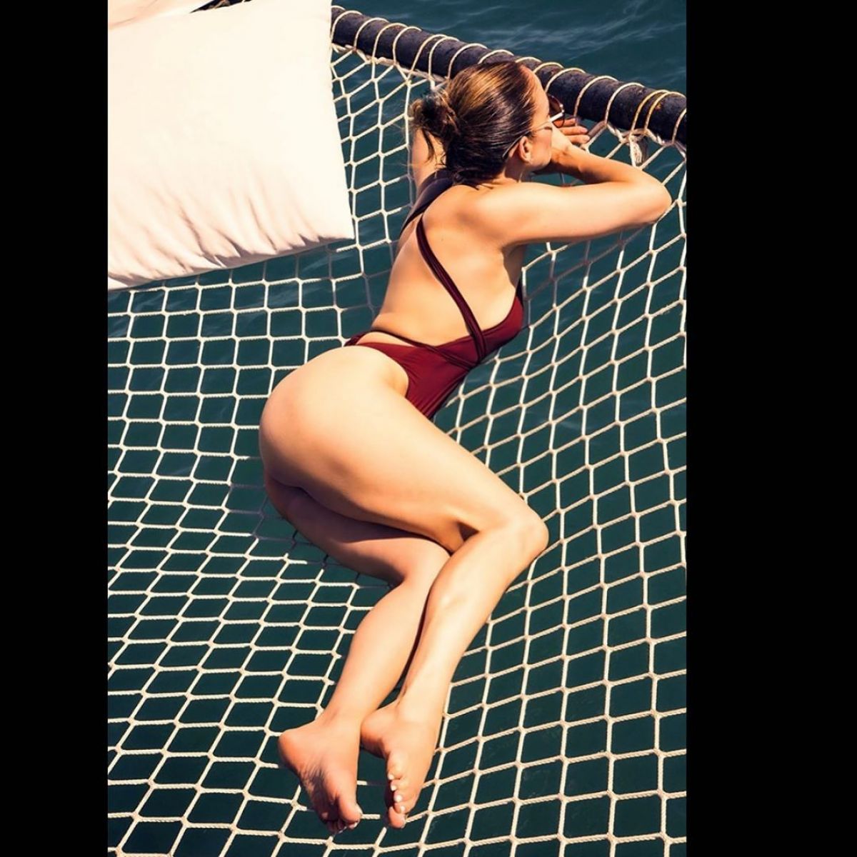 [Image: jennifer-lopez-in-bikinis-instagram-phot...2019-4.jpg]