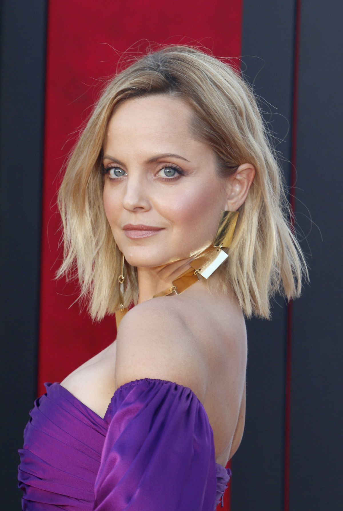 MENA SUVARI at It: Chapter Two Premiere in Westwood 08/26 ...