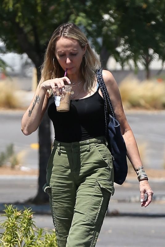 Tish Cyrus Out Shopping In Los Angeles 08 11 2019 11 Thumbnail 535x800 