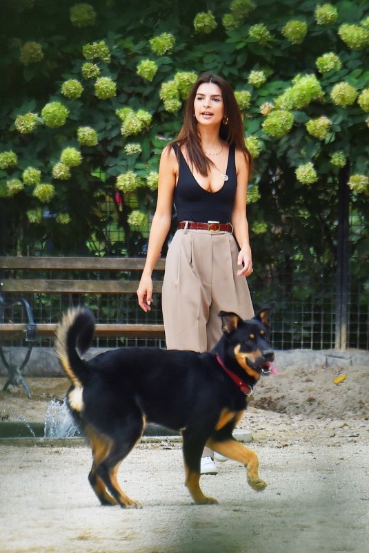 EMILY RATAJKOWSKI Out with Her Dog Colombo in New York 10/07/22019 ...