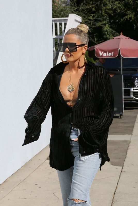KHLOE KARDASHIAN Out for Lunch at Stanley’s in Sherman Oaks 10/08/2019