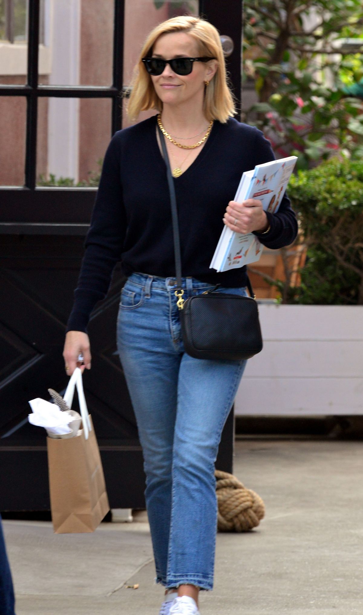 REESE WITHERSPOON Leaves Country Mart in Brentwood 11/06/2019 – HawtCelebs