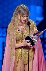 TAYLOR SWIFT Performs at 2019 AMA in Los Angeles 11/24/2019