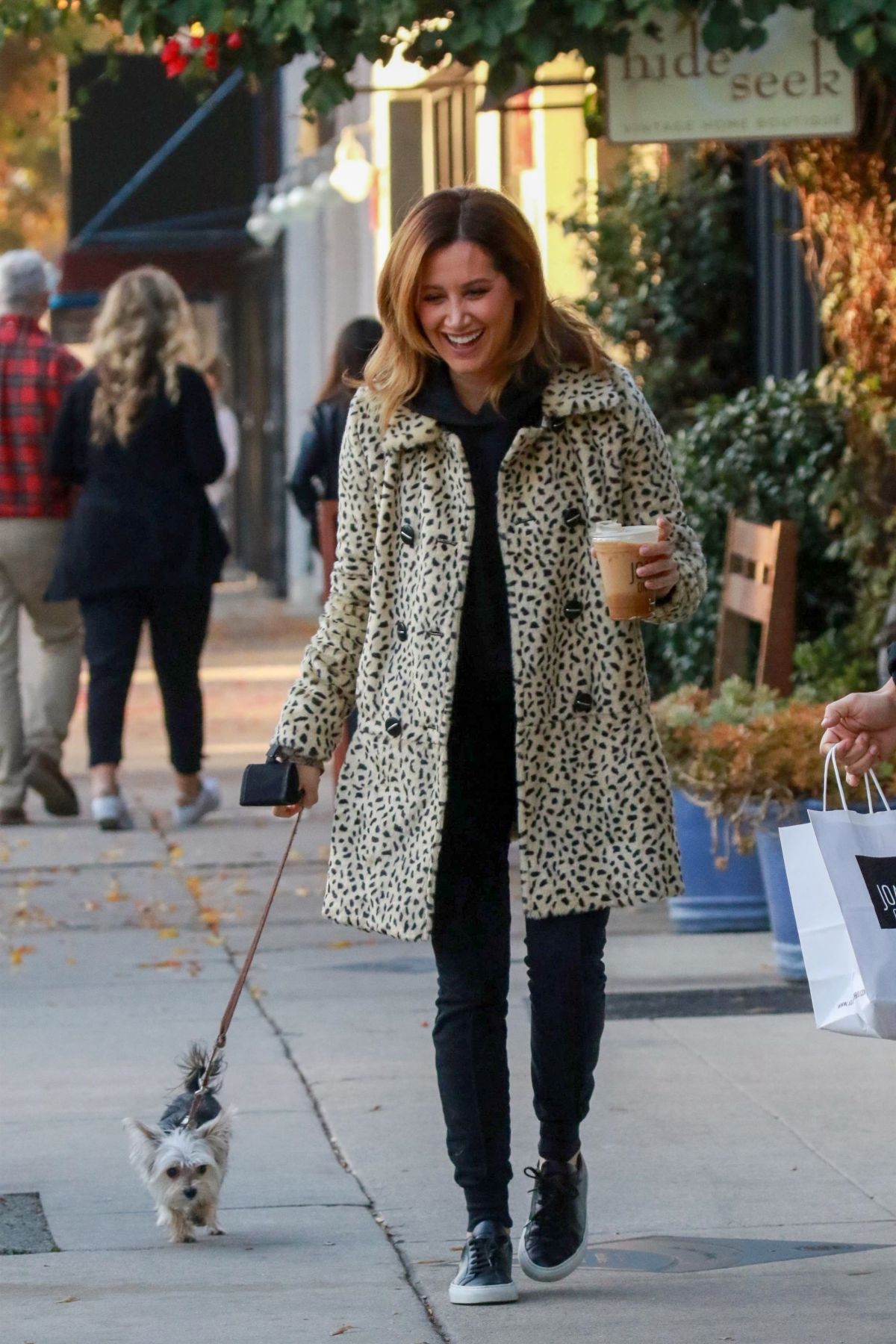 Ashley Tisdale Getting Coffee January 16, 2018 – Star Style
