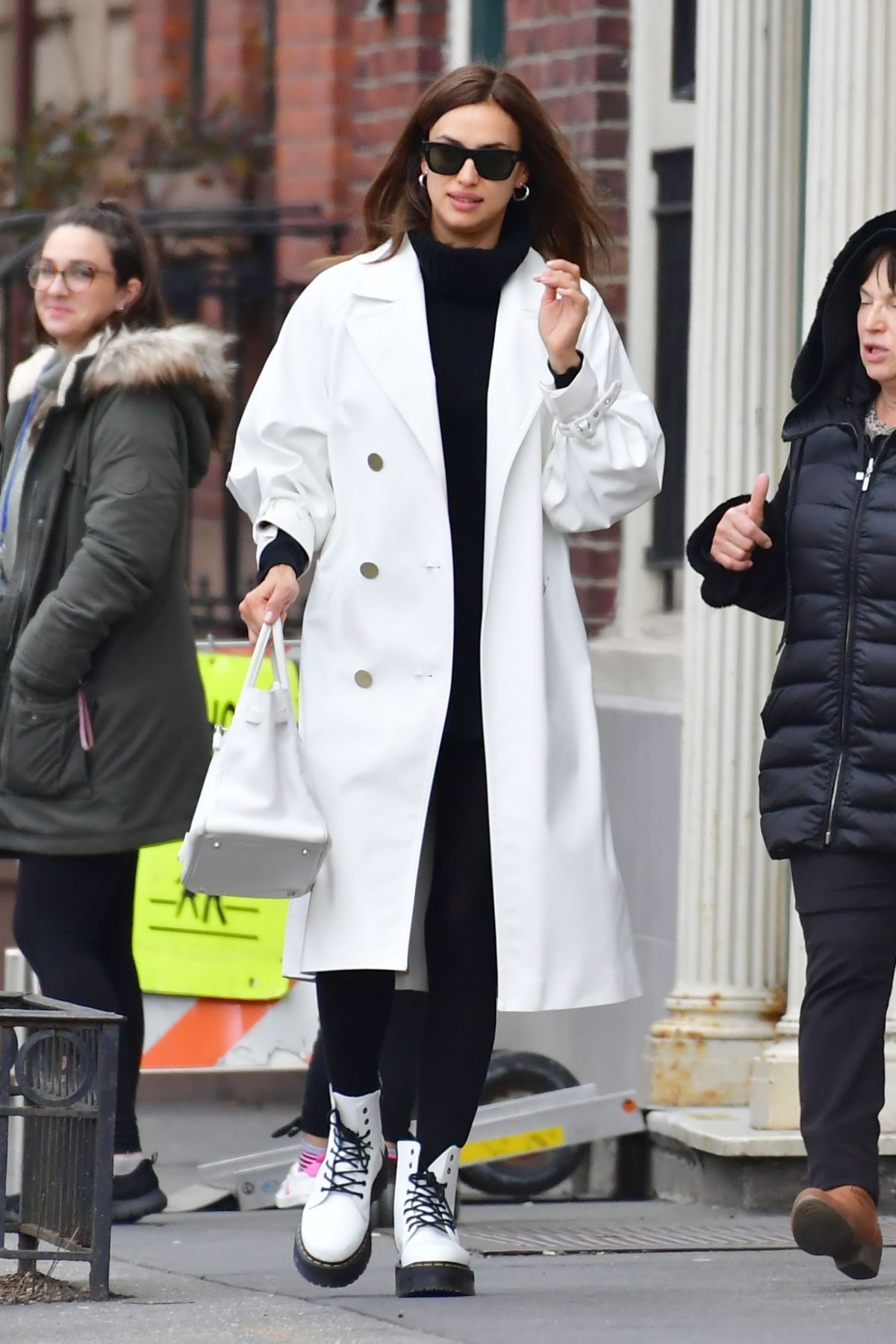 Irina Shayk Out Shopping With Her Mother In New York 01 27 2020