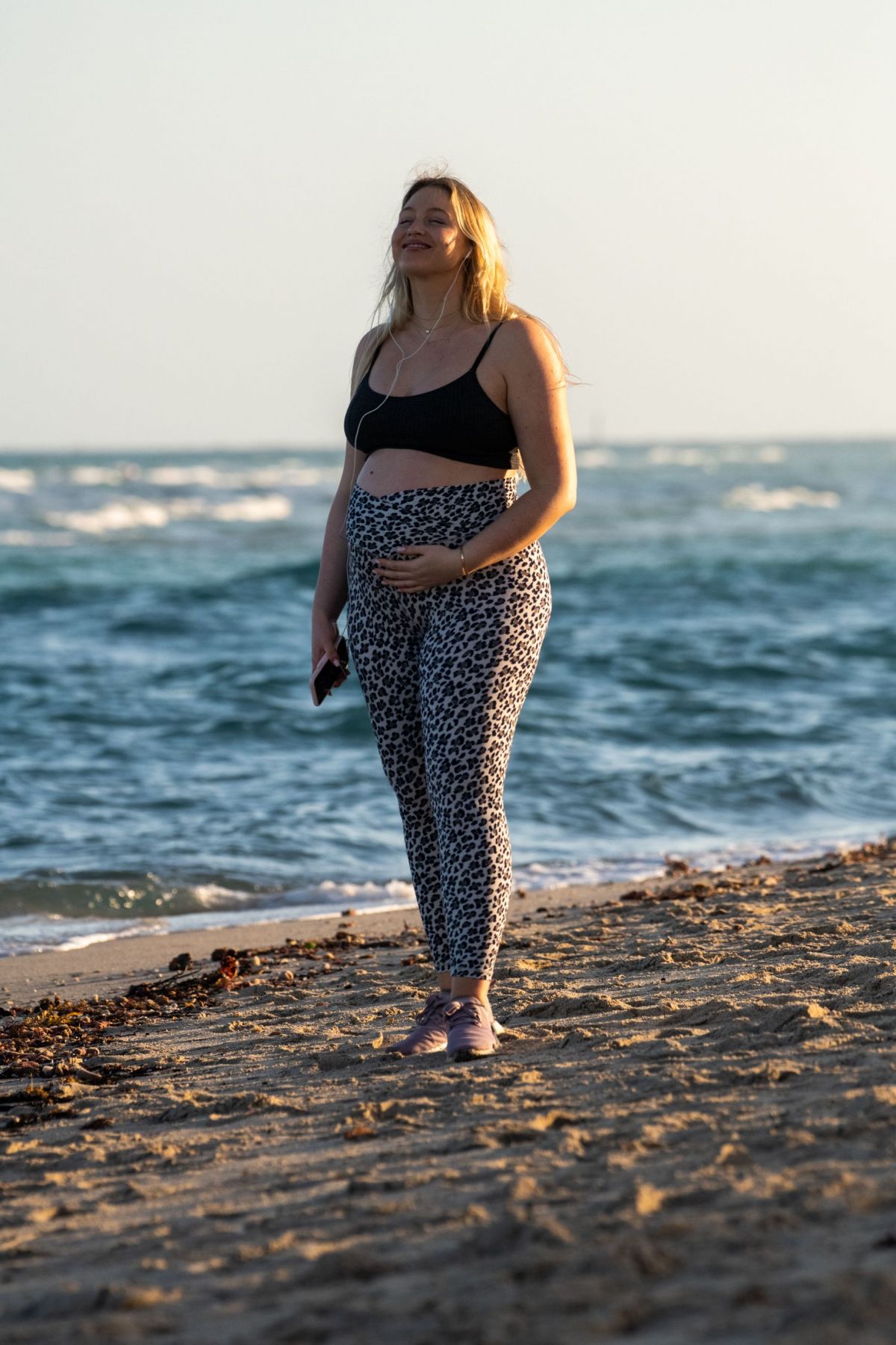 Pregnant Iskra Lawrence At A Beach In Miami 02 11 2020