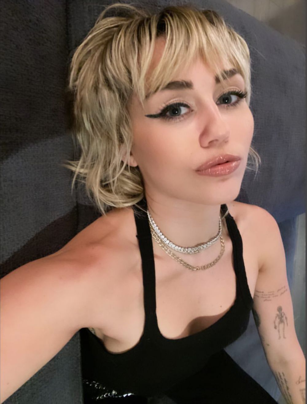 Miley Cyrus 2020 / MILEY CYRUS Instagram Photos 03/04/2020