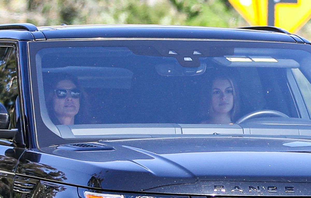 KAIA GERBER and CINDY CRAWFORD Out Driving in Malibu 05/03/2020 ...