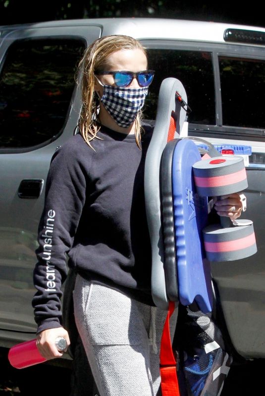 REESE WITHERSPOON Wearing a Mask Out in Los Angeles 07/21/2020 – HawtCelebs