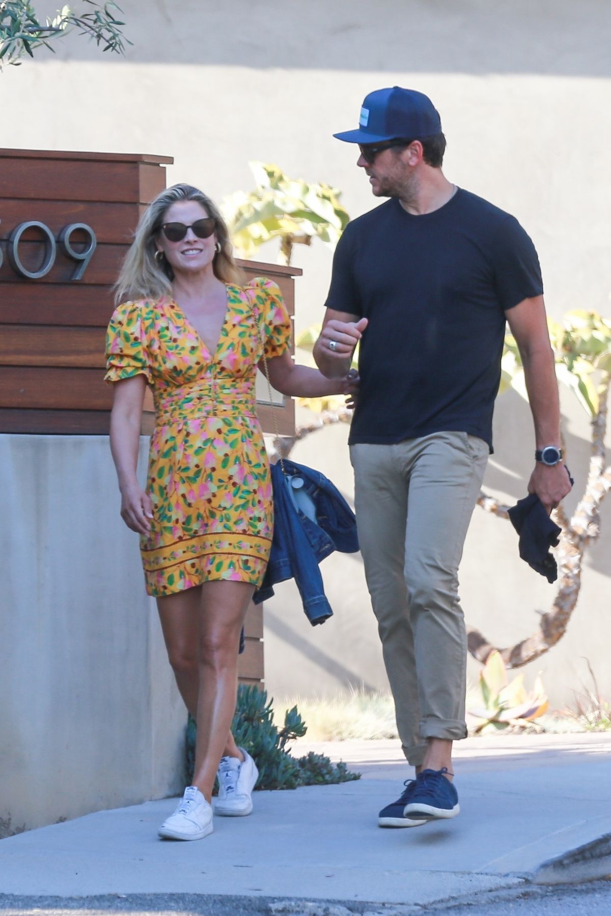 ALI LARTER and Hayes MacArthur Out in Malibu 08/14/2020 – HawtCelebs