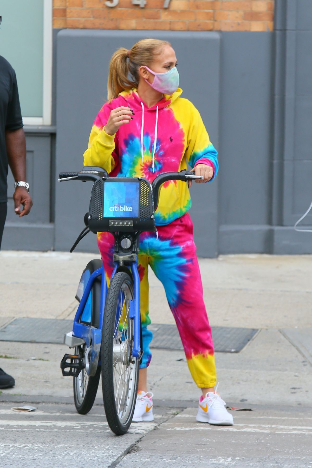 JENNIFER LOPEZ Oot for a Bike Ride in New York 09/07/2020 – HawtCelebs