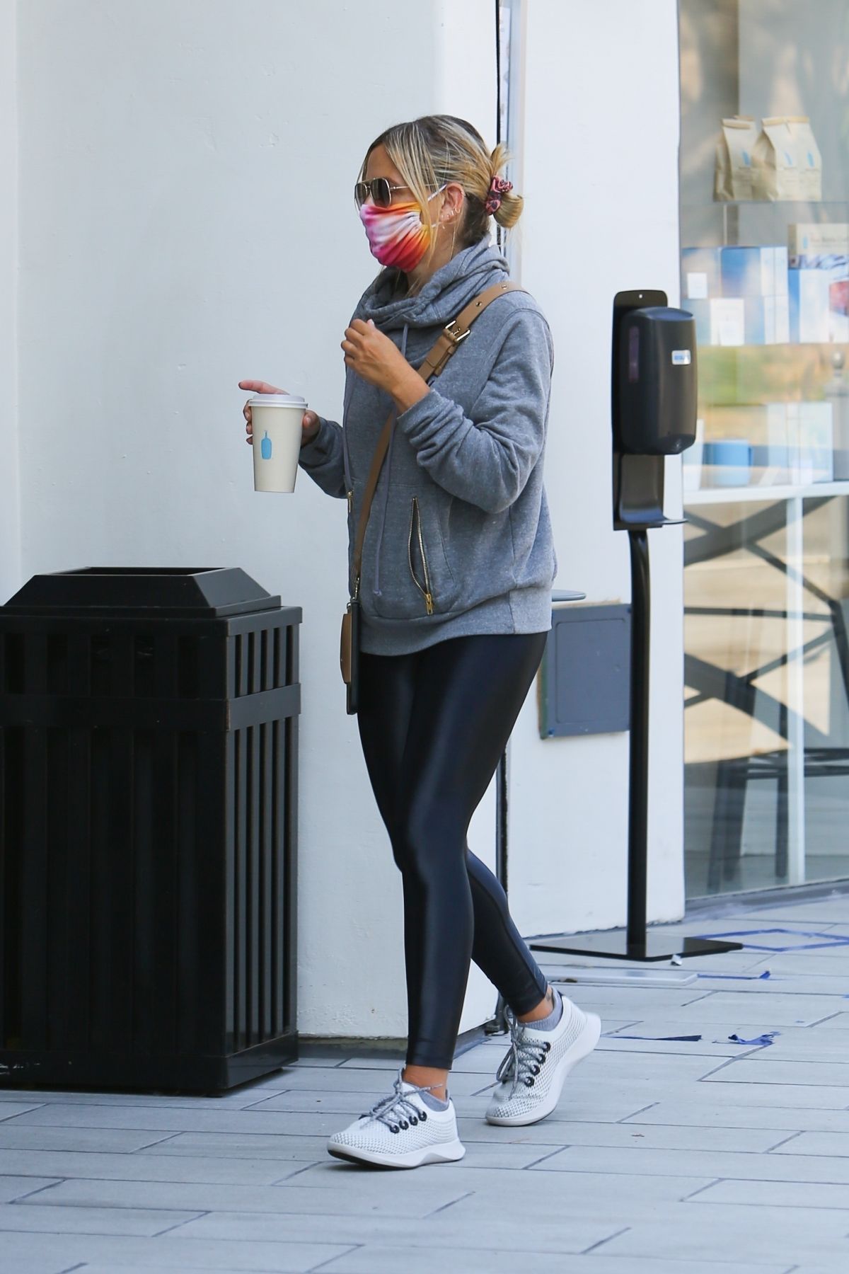 SARAH MICHELLE GELLAR Out for Coffee in Brentwood 09/04/2020 – HawtCelebs