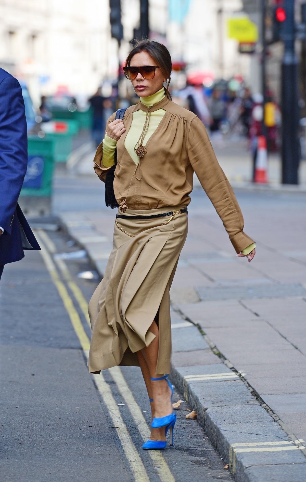 VICTORIA BECKHAM Out and About in London 09/22/2020 – HawtCelebs