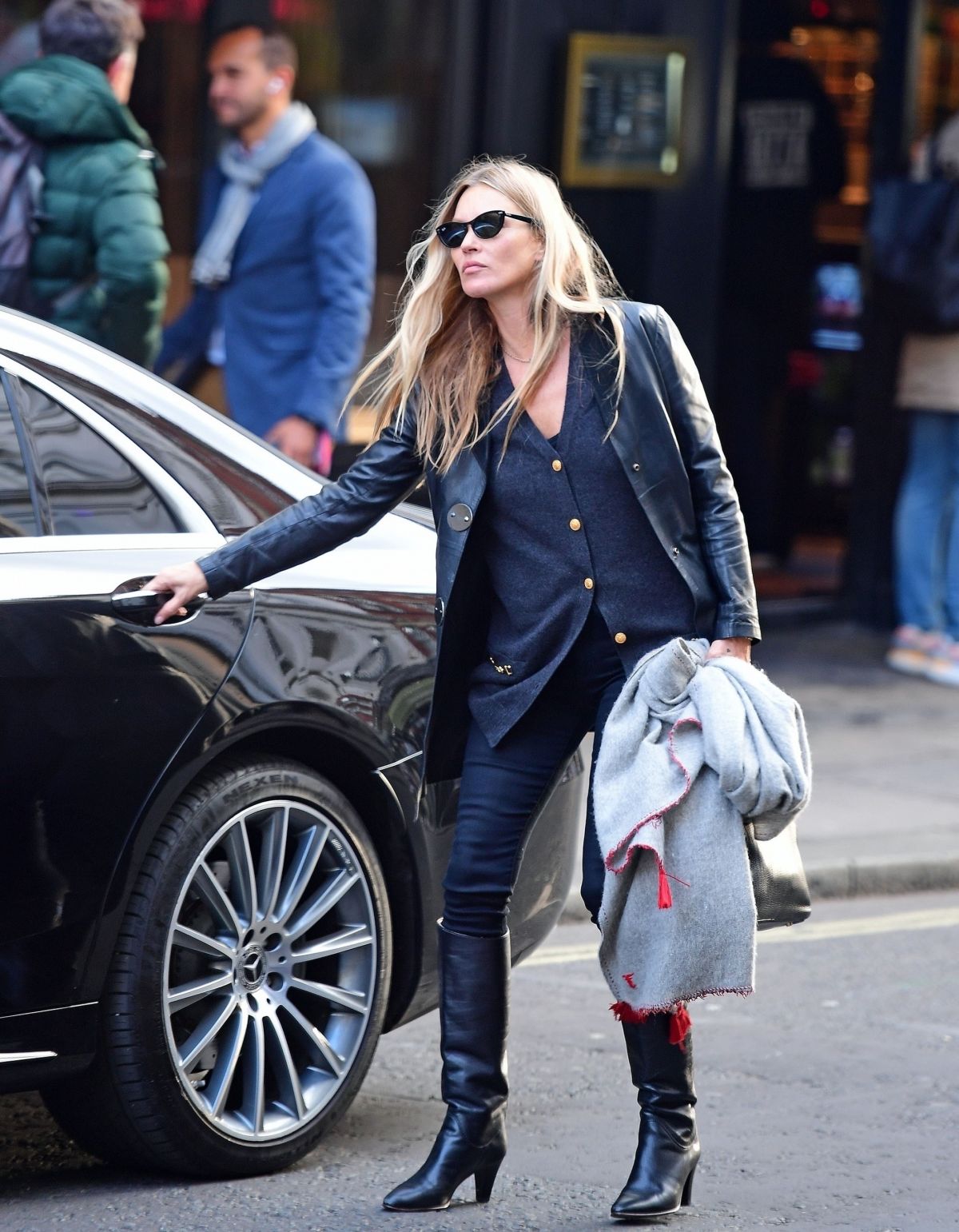KATE MOSS Leaves a Hairdresser in London 10/01/2020 – HawtCelebs