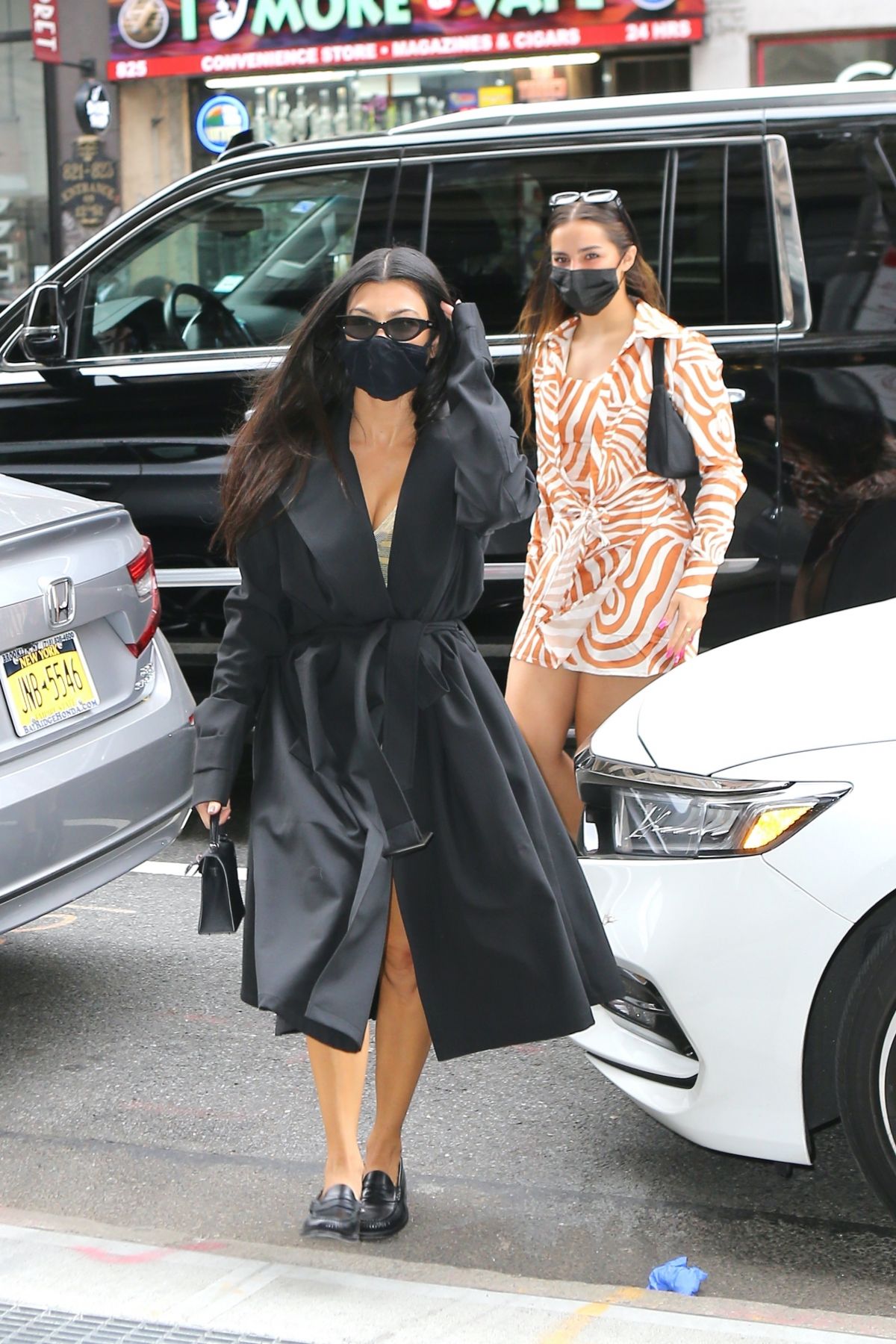 kourtney-kardashian-and-addison-rae-leaves-their-hotel-in-new-york-10-11-2020-9.jpg