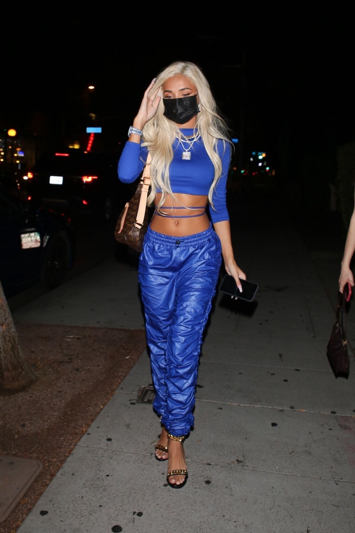 pia-mia-perez-leaves-delilah-in-west-hol