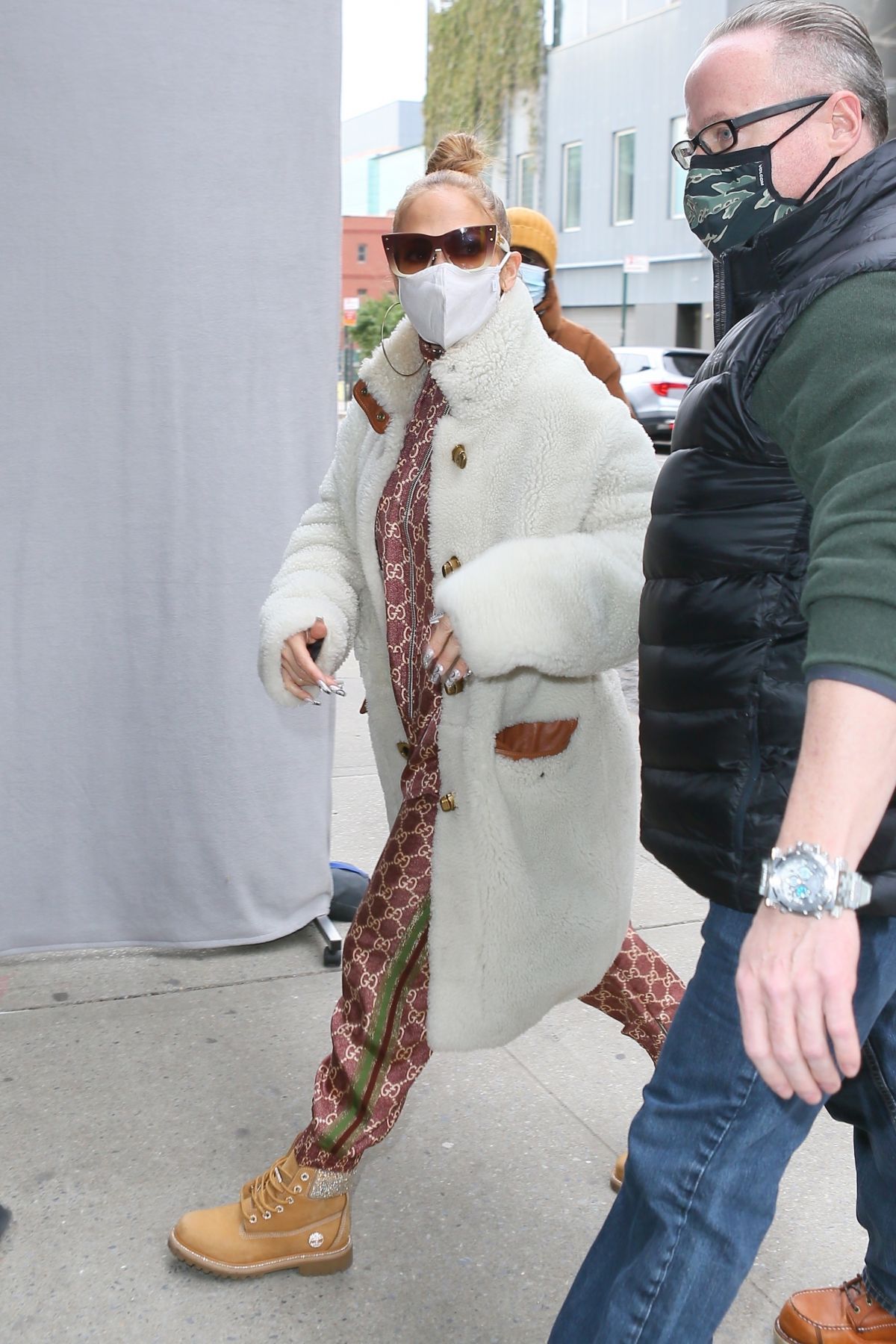 jennifer-lopez-arrives-at-a-studio-in-new-york-12-30-2020-9.jpg