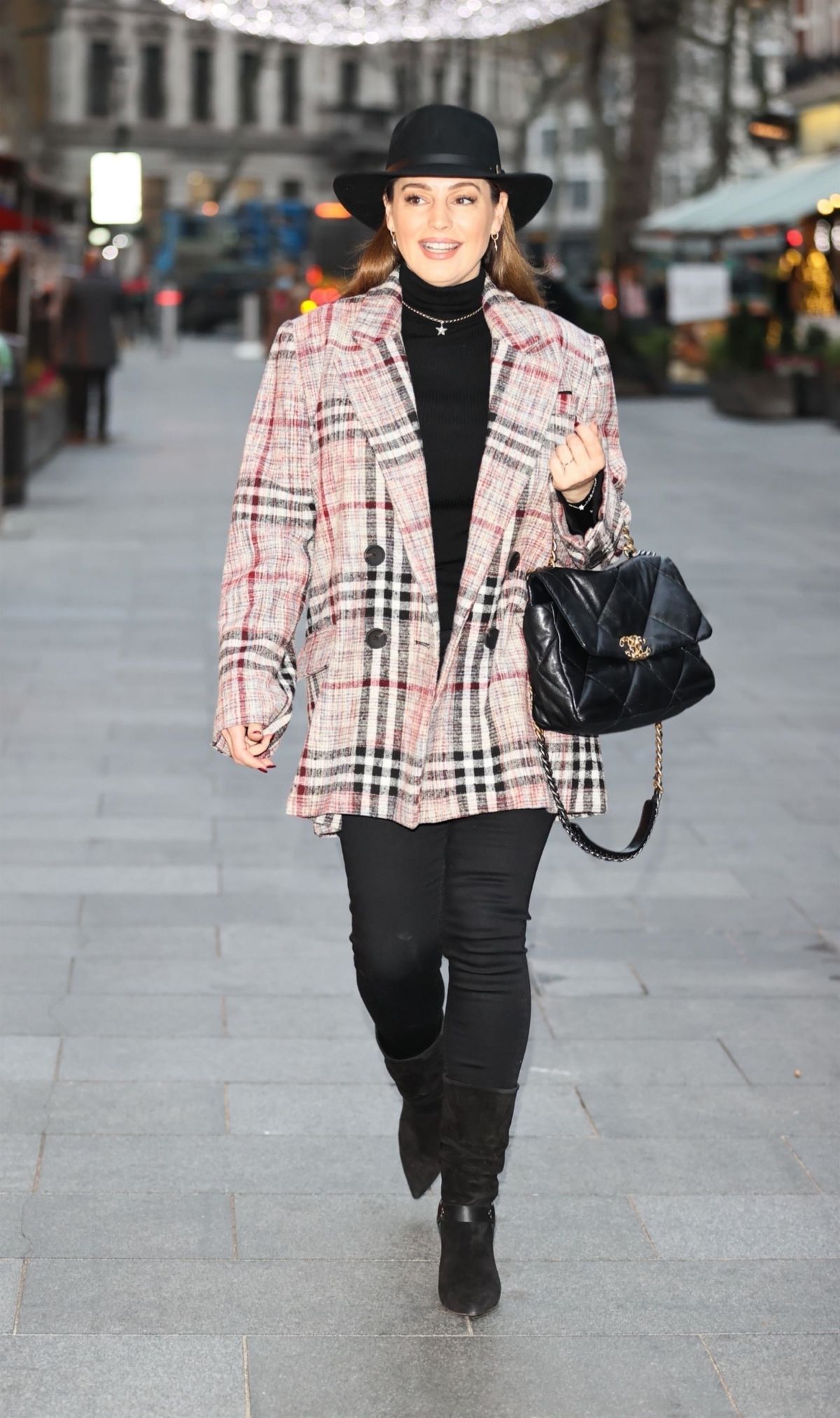 kelly-brook-arrives-at-heart-radio-in-london-12-07-2020-5.jpg