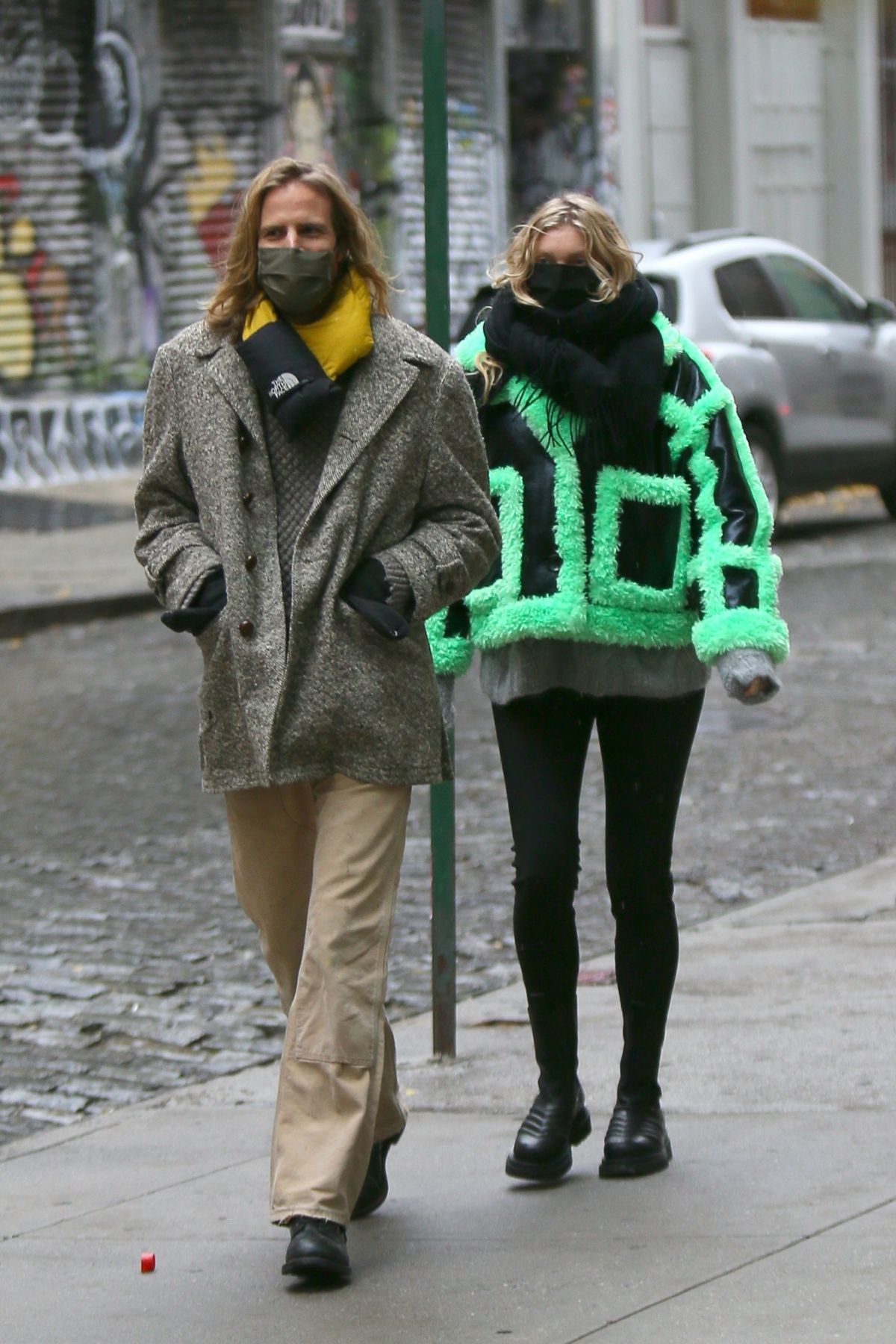 pregnant-elsa-hosk-and-tom-daly-out-in-new-york-12-04-2020-3.jpg