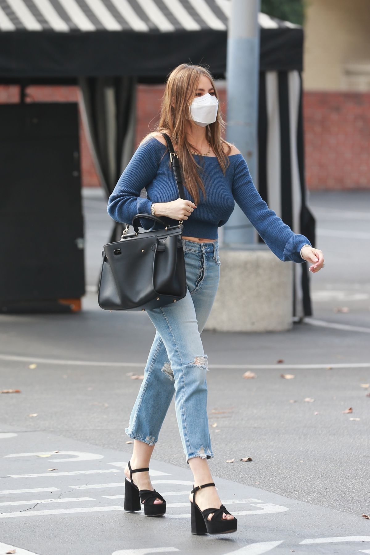 Sofia Vergara goes retro chic in bell bottom jeans in LA  Denim street  style, Bell bottom jeans, Blue flare jeans