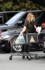 AMY POEHLER Shopping at Bristol Farms in West Hollywood 01/10/2021