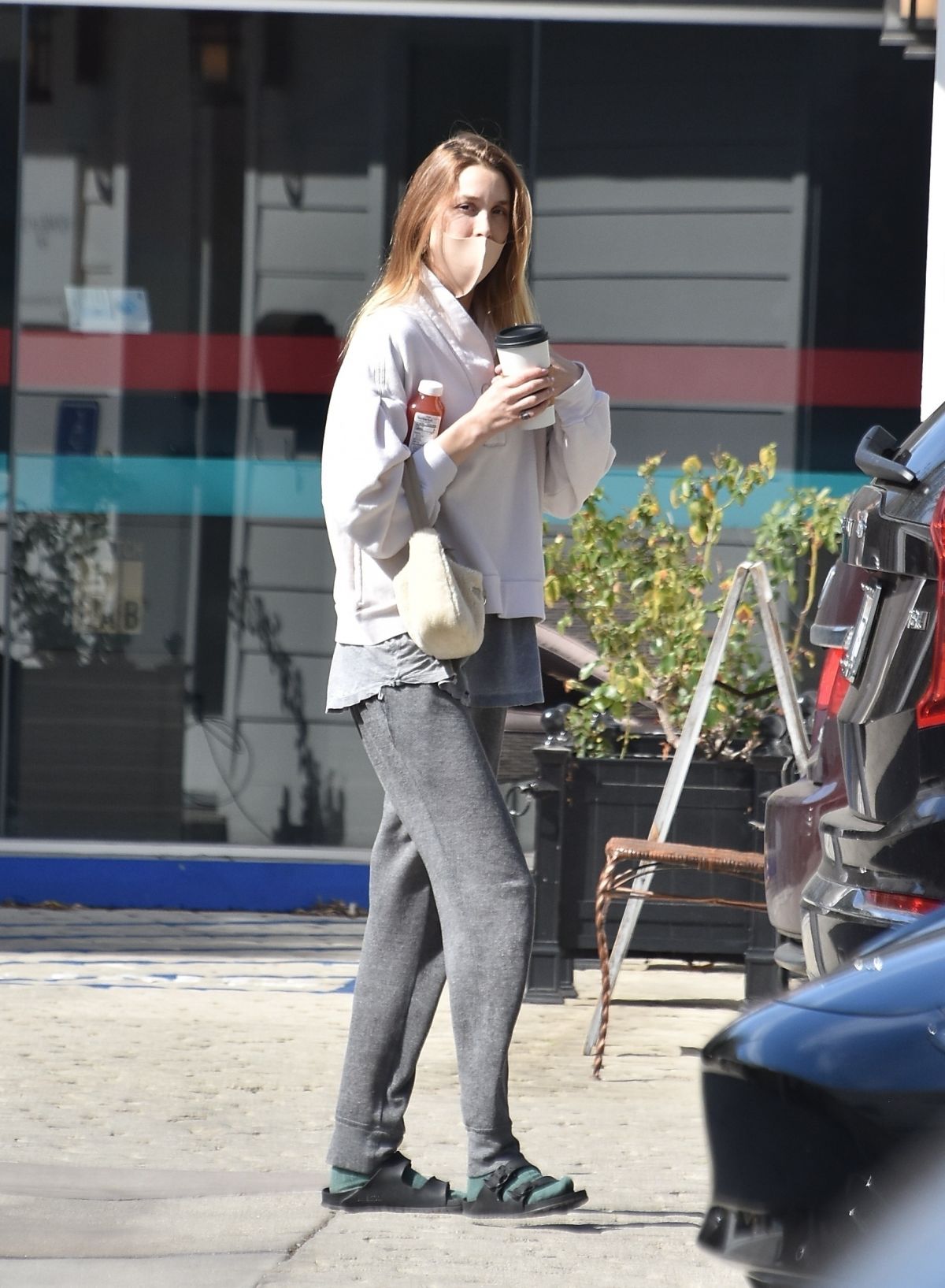 WHITNEY PORT Out on Valentine’s Day in Studio City 02/14/2021 – HawtCelebs