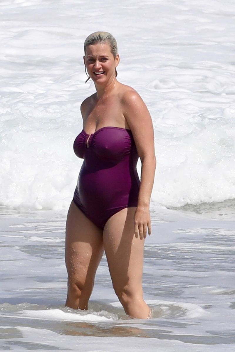 Katy Perry In Swimsuit At A Beach In Hawaii 03032021 Hawtcelebs 