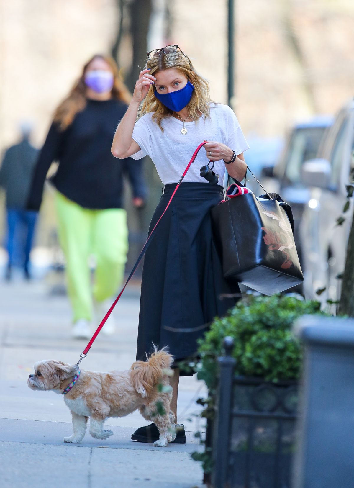 Kelly Ripa Out With Her Dog In New York 03 13 2021 9 
