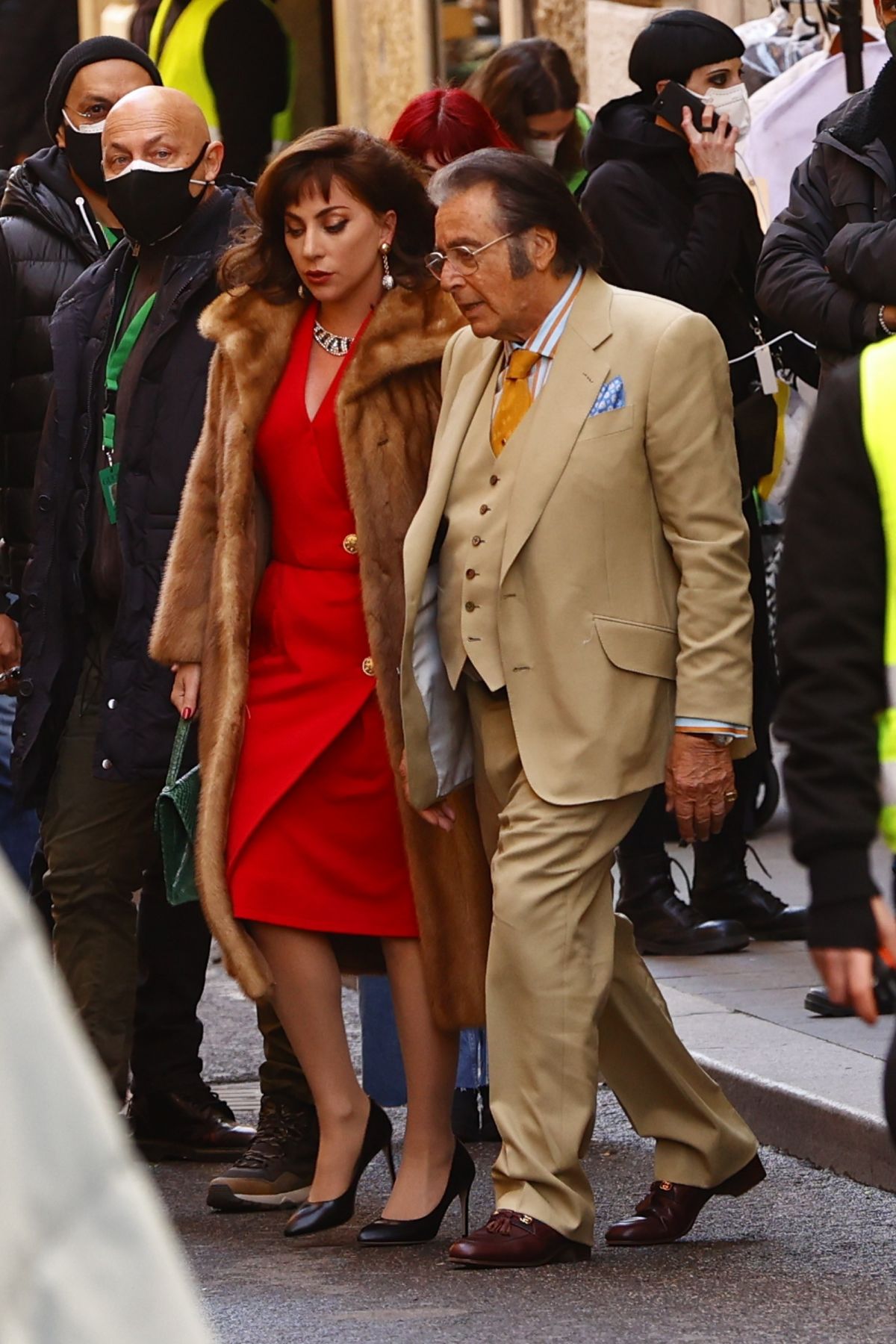 lady-gaga-and-al-pacino-on-the-set-of-house-of-gucci-in-rome-03-22-2021-6.jpg