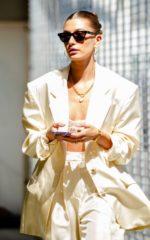 Miranda Kerr in Louis Vuitton Capucines Bag Summer 2021 — Anne of  Carversville