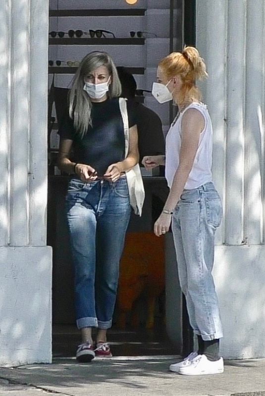 Kristen Stewart And Dylan Meyer Shopping For Sunglasses In Los Feliz 08