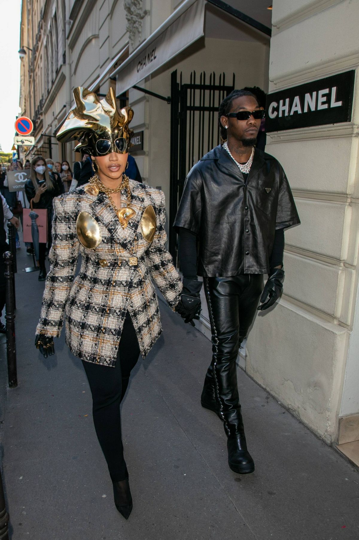 CARDI B Heading from Chanel Store to Dior Store in Paris 09/29/2021 ...