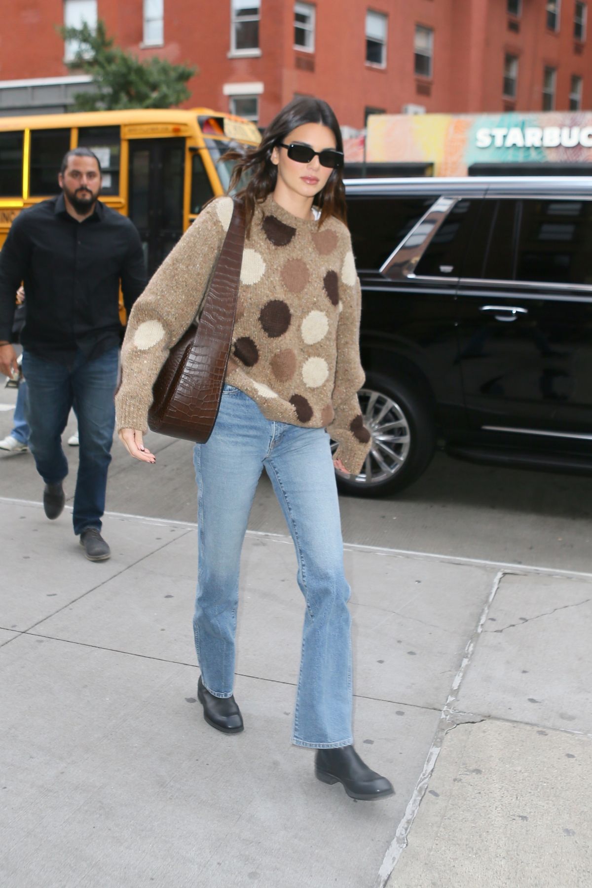 Kendall Jenner Leaves Her Apartment In New York 10132021 Hawtcelebs 