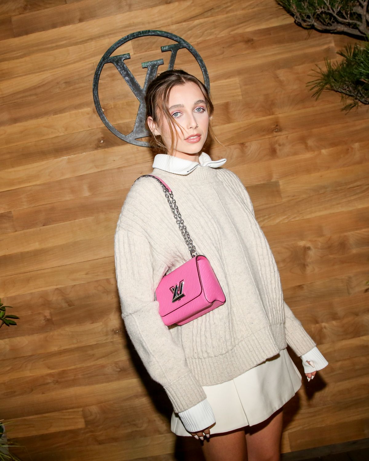 Emma Chamberlain at Louis Vuitton and Nicolas Ghesquiere celebrate an  evening with friends in Malibu / id 