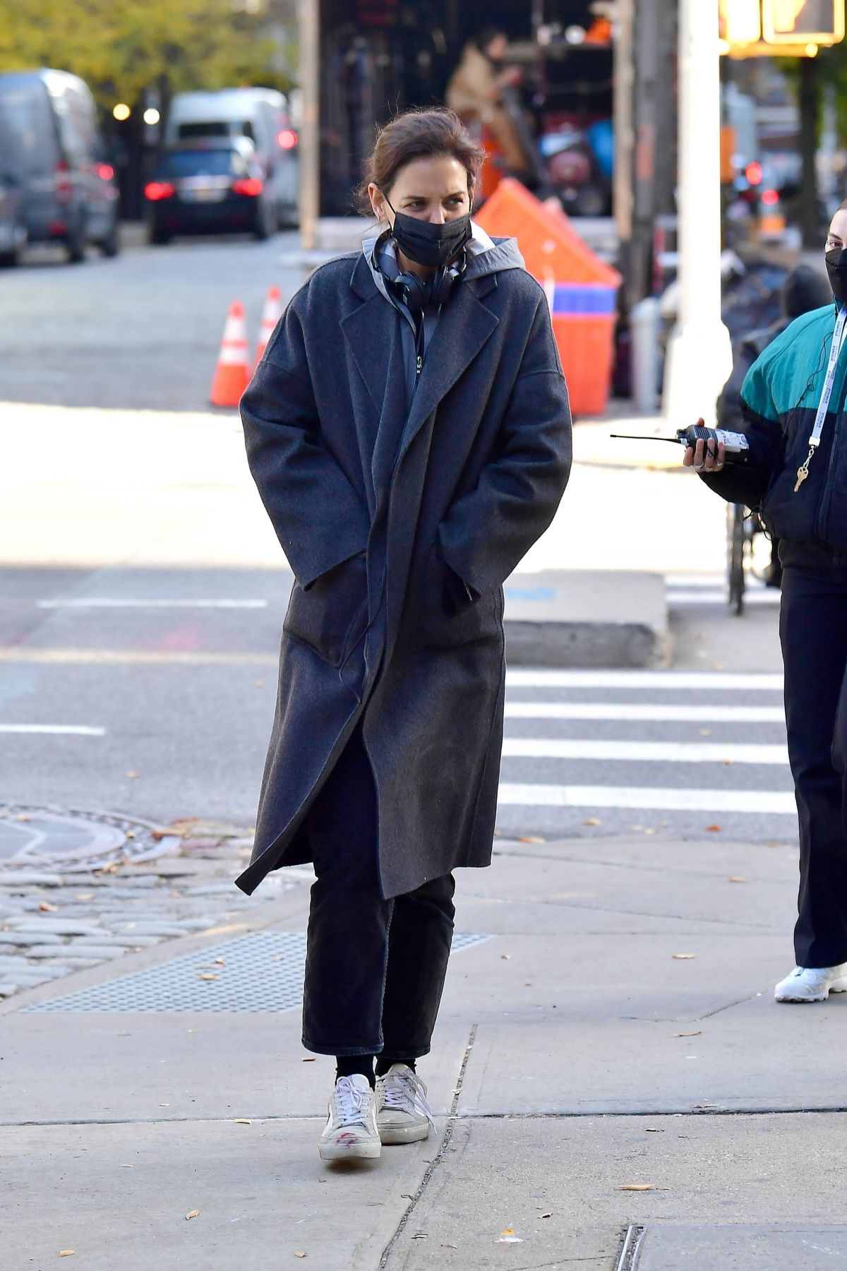 KATIE HOLMES Arrives on the Set of Rare Objects in New York 11/16/2021 ...