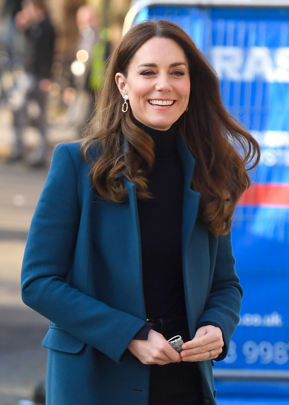 Kate Middleton wears blue coat to Foundling Museum