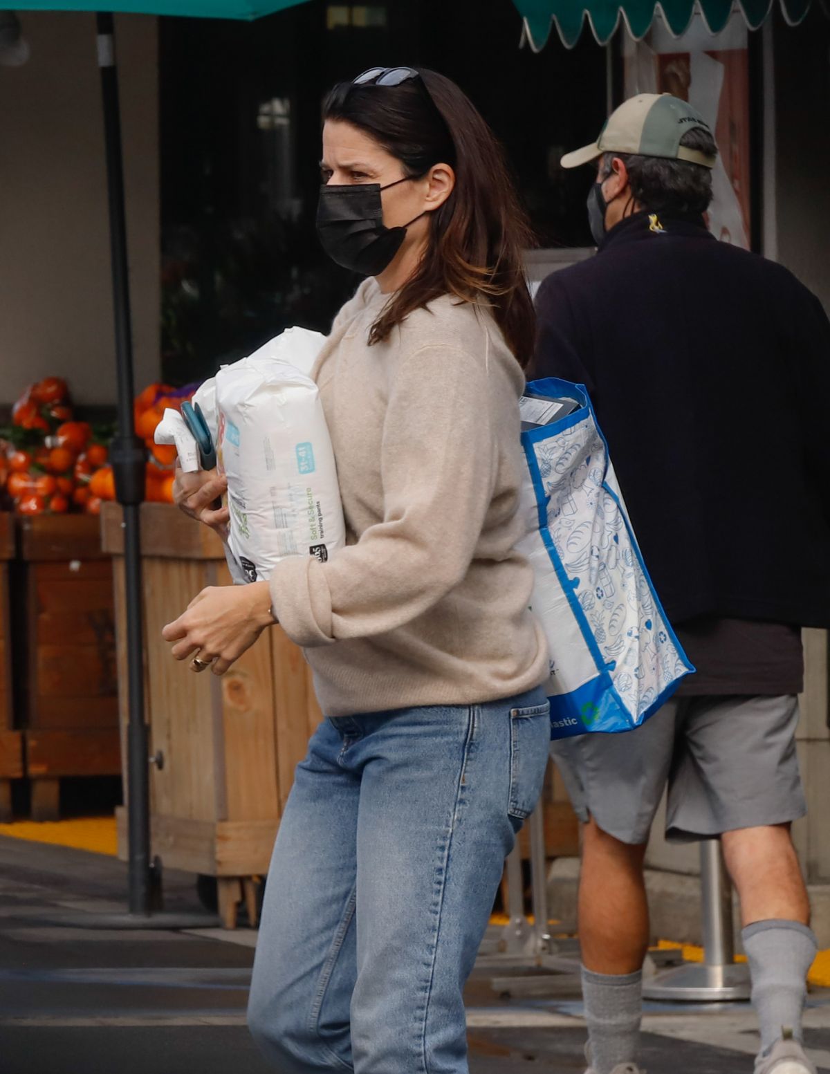 Neve Campbell And Jj Feild Shopping At Whole Foods In Los Angeles