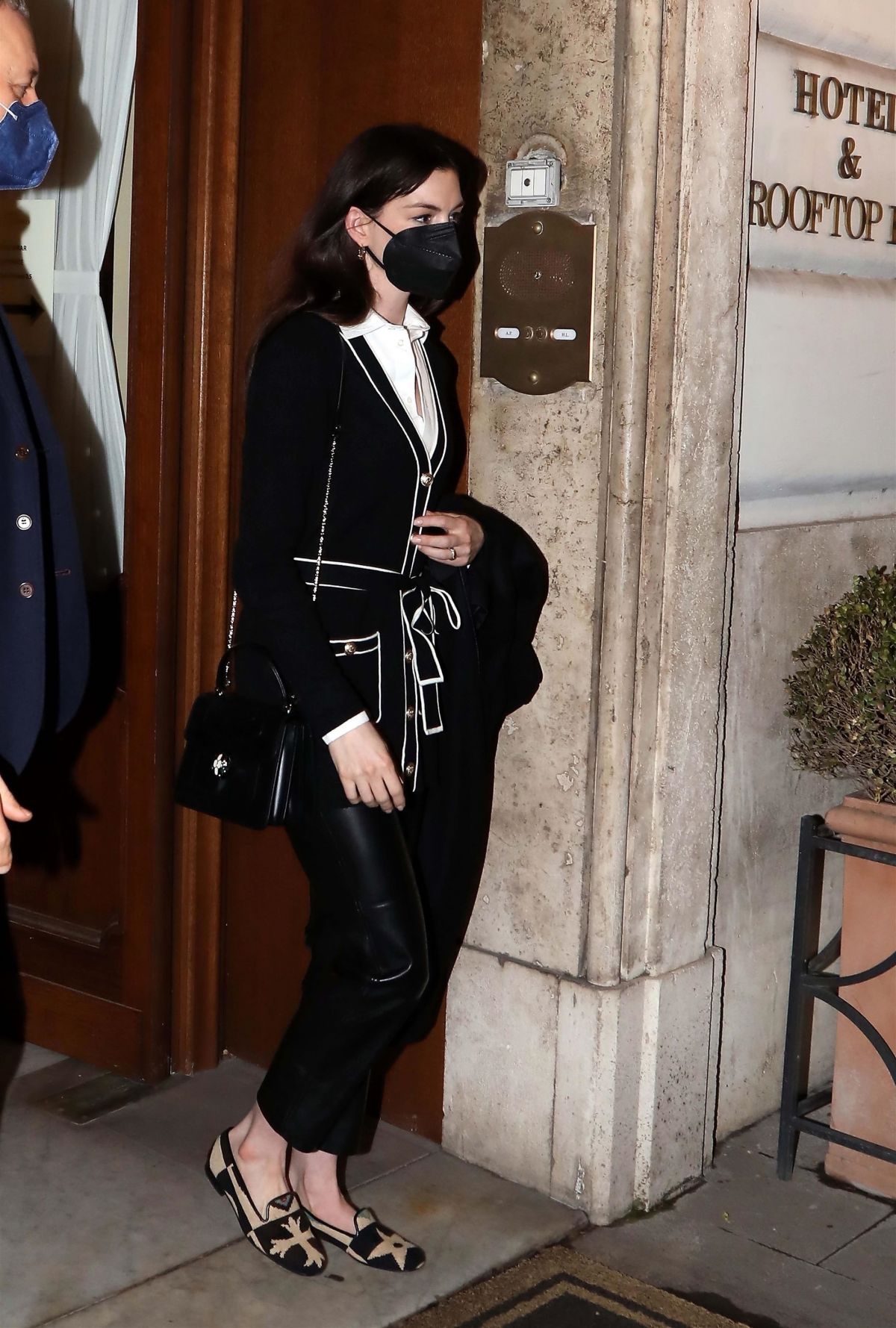 ANNE HATHAWAY Leaves Her Hotel in Rome 02/20/2022 – HawtCelebs