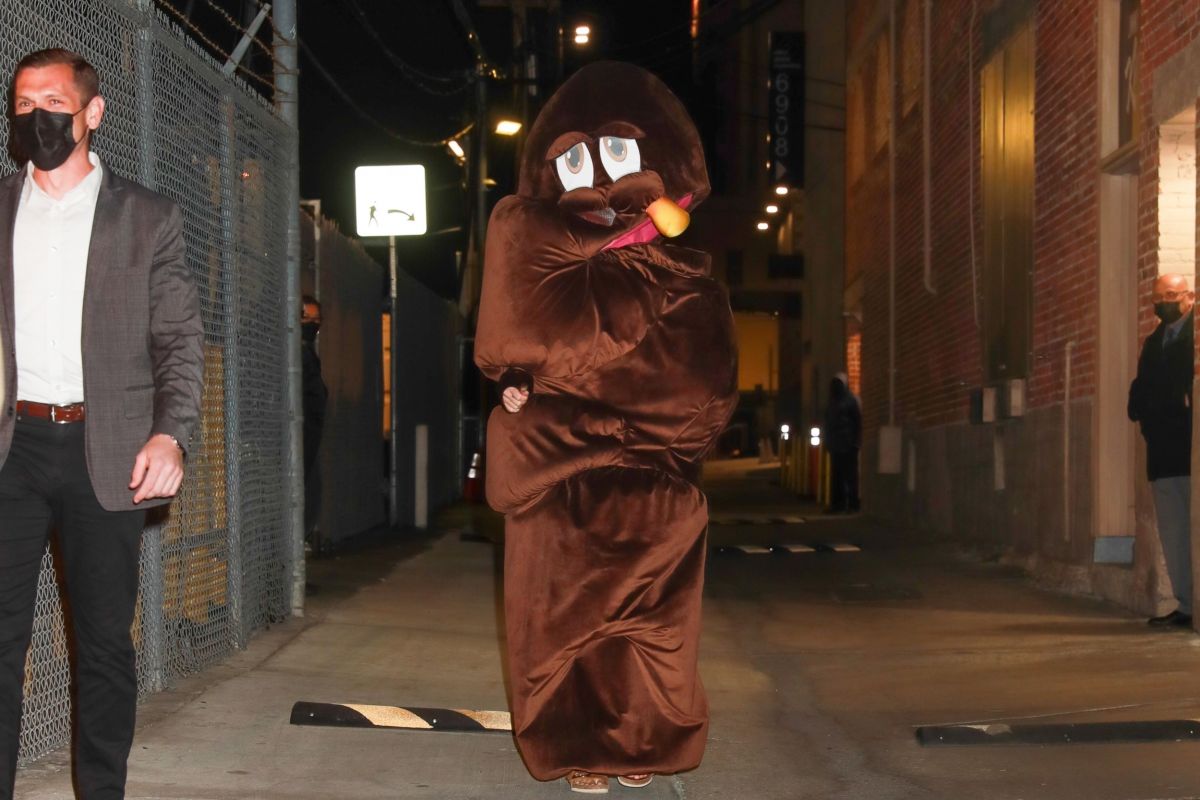 KATY PERRY Dressed as Poop Leaves El Capitan Entertainment Centre in ...