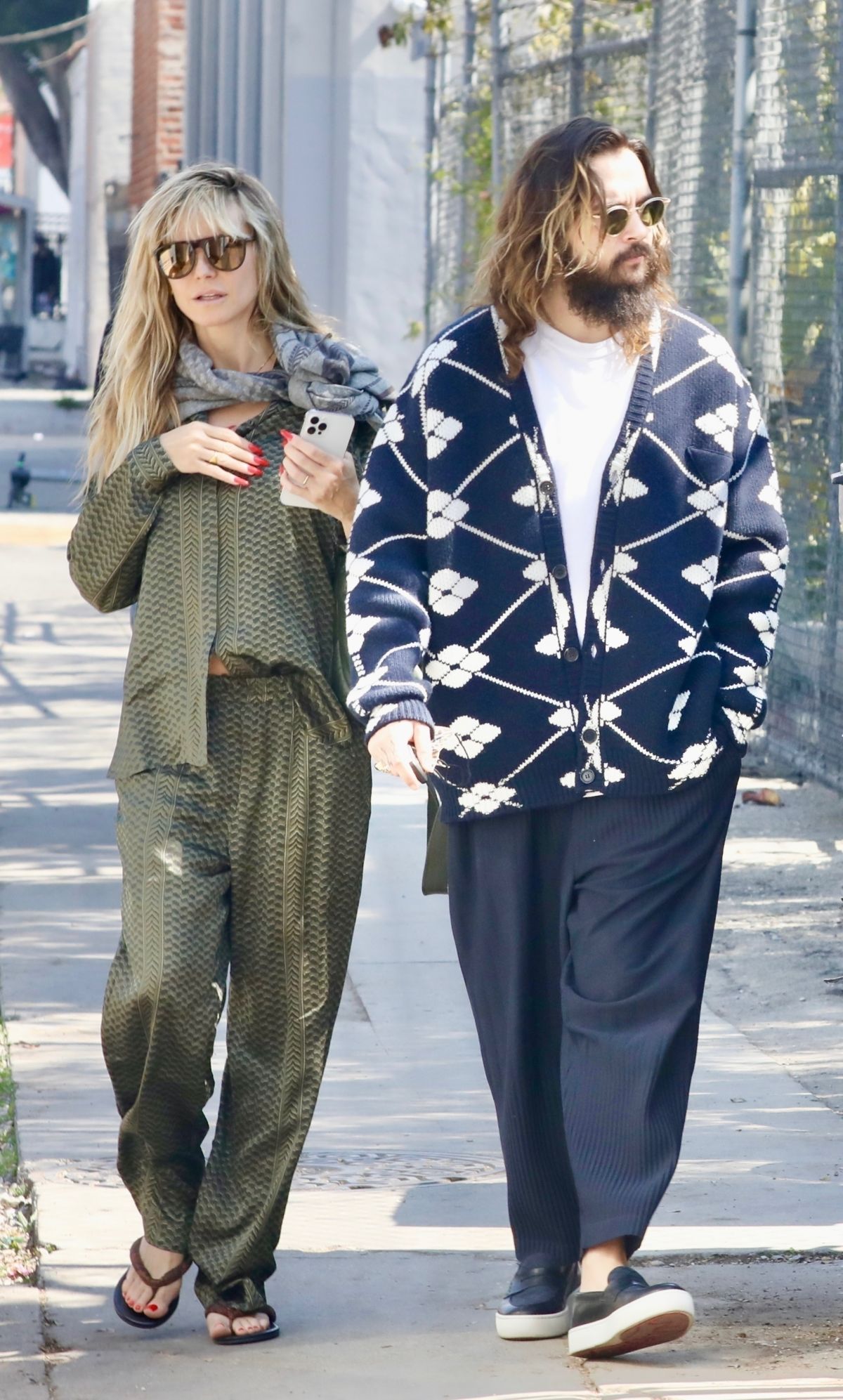 HEIDI KLUM and Tom Kaulitz Visiting a Place for Sale in the West ...