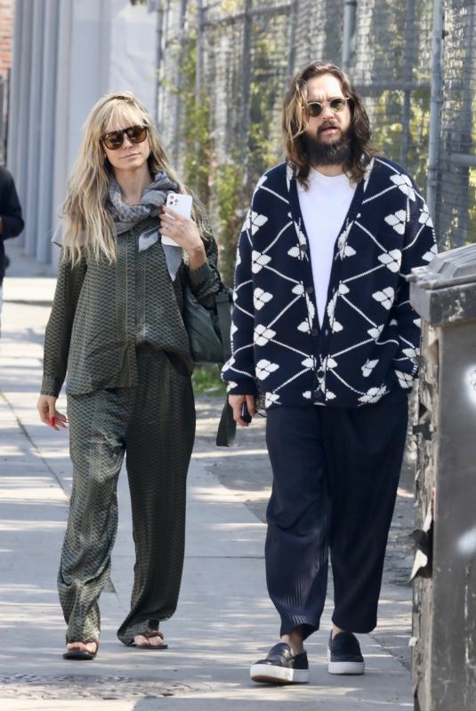 HEIDI KLUM and Tom Kaulitz Visiting a Place for Sale in the West ...