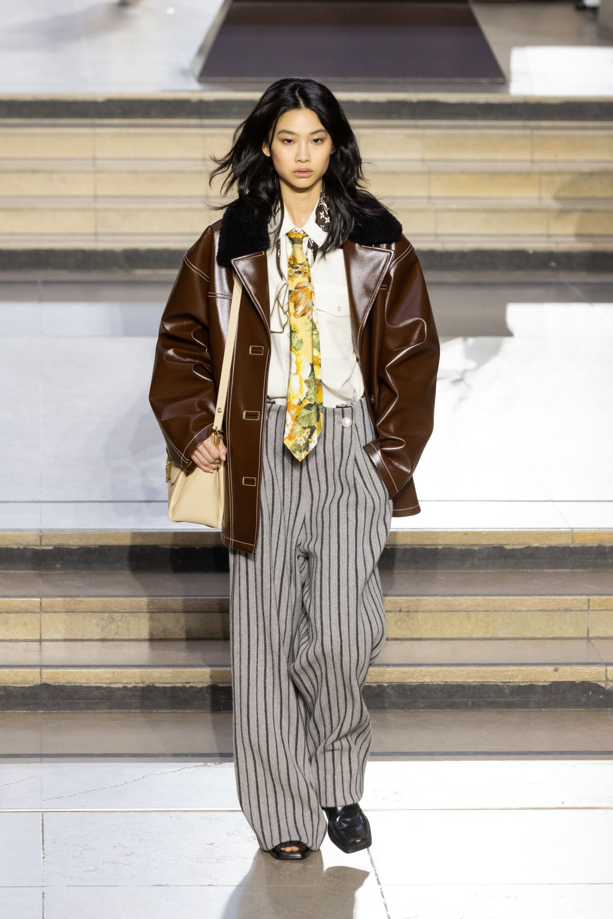⌘ on X: Hoyeon Jung's runway debut was at Louis Vuitton 2016 RTW