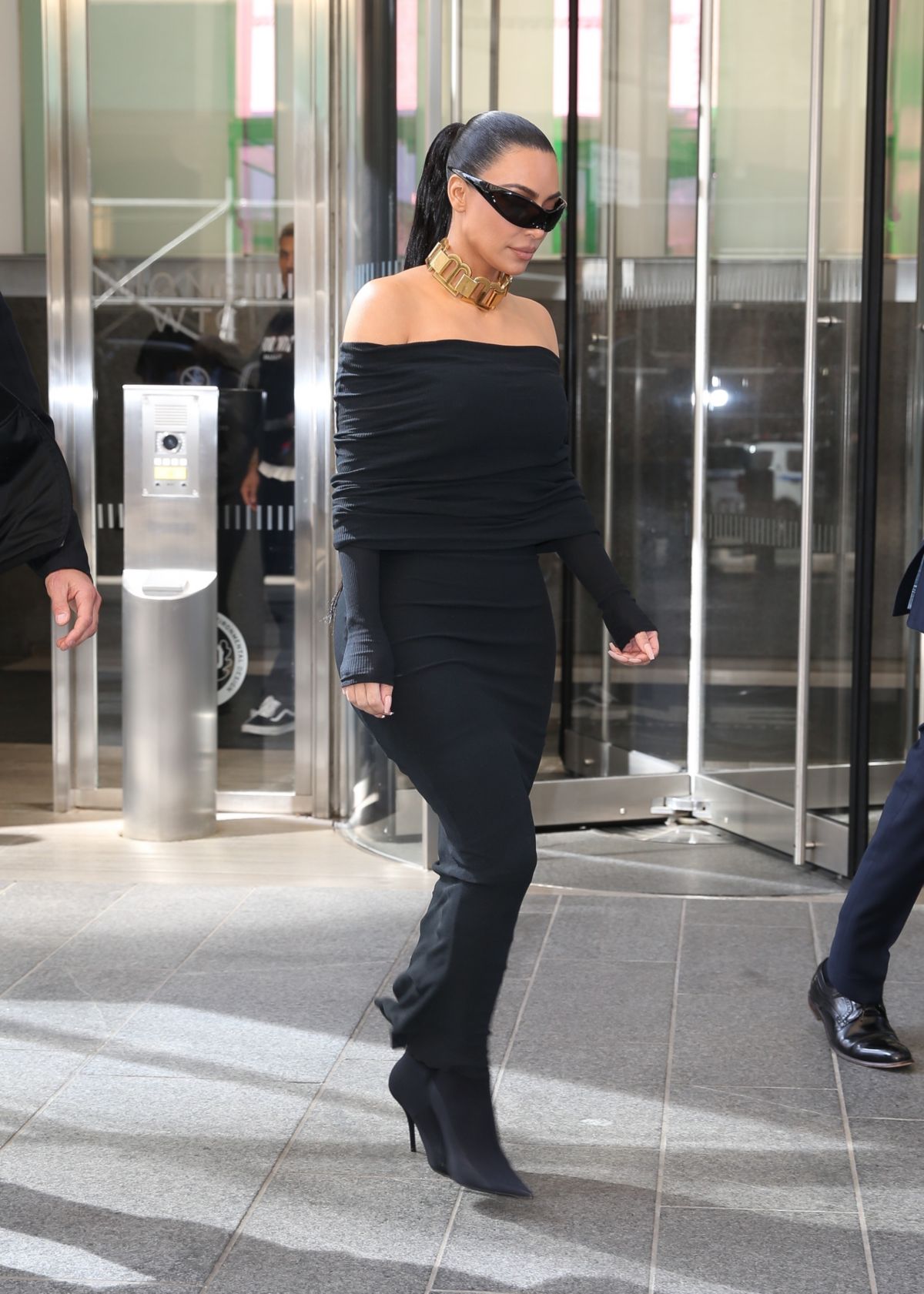 KIM KARDASHIAN Leaves Vogue Offices in New York 03/22/2022 – HawtCelebs